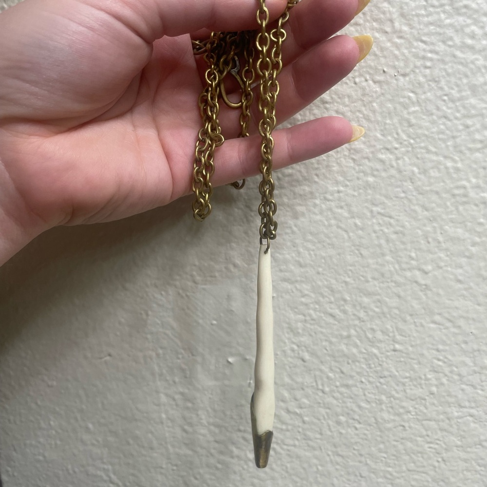Elegant Gold Necklace with White Pendant